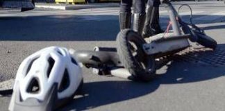 Auto contro monopattino a incrocio, morto 26enne a Milano