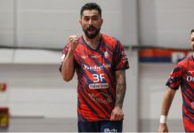 Cabeça sveste la maglia della Pirossigeno Cosenza, il ringraziamento del club Cabeça sveste la maglia della Pirossigeno Cosenza (foto Michele De Marco)