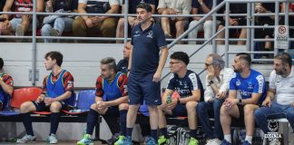 Futsal, dopo la salvezza la Pirossigeno Cosenza saluta e ringrazia mister Ibañes Daniel Ibañes durante l'ultima gara alla guida dei lupi (foto Michele De Marco)