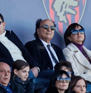 Cessione Cosenza, firma ancora rinviata. Il giorno buono sarà giovedì? Il presidente Guarascio in tribuna vip (foto Francesco Farina)