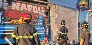 Ostia, bomba carta davanti alla palestra Di Napoli: danni ad attività e auto