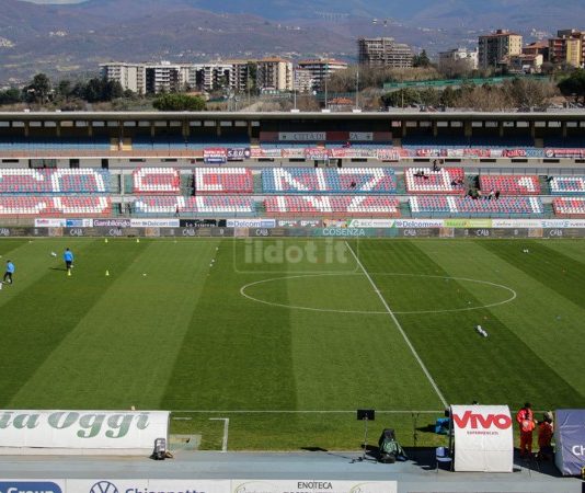 Il “Marulla” chiude per lavori. Il comune di Cosenza sospende la convenzione Una veduta del Marulla di Cosenza (foto Francesco Farina)