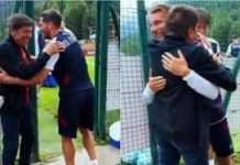 Canta con Orsolini, abbraccia Immobile: lo show di Gianni Morandi con il Bologna