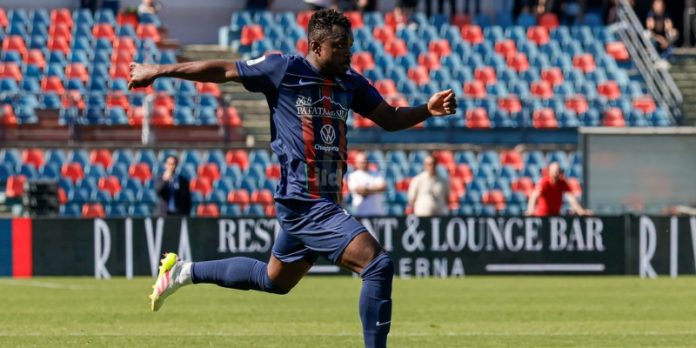 Christian Kouan, centrocampista del Cosenza (foto Francesco Farina)