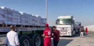 Gaza, oggi tregua umanitaria di 10 ore. Camion di aiuti entrano dall’Egitto