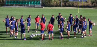 Dopo una settimana di ritiro, continua il silenzio del Cosenza Il Cosenza sul campo di Lorica (foto Michele De Marco)
