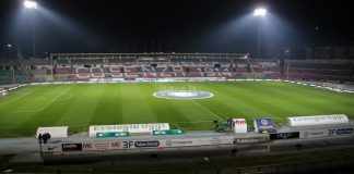 Cosenza: “Quando l’amore non basta”, cronaca di una passione tradita Il tempio del Cosenza svuotato di ogni passione (foto Francesco Farina)