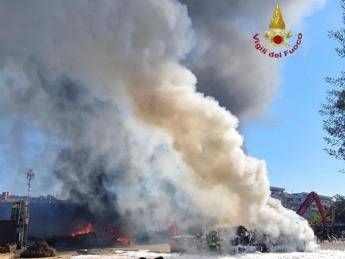 Paura a Roma, esplode cisterna di gas: ci sono feriti. Danni alle case. Testimoni: “Sembrava una bomba” – Video