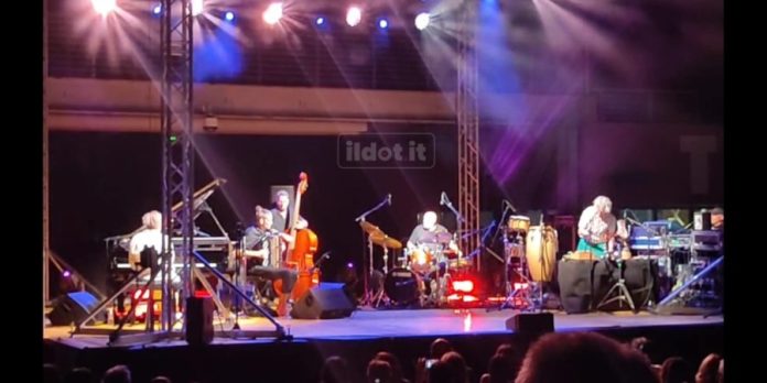 Stefano Bollani Quintet incanta Rende virtuosismo, dialogo e un tocco personale