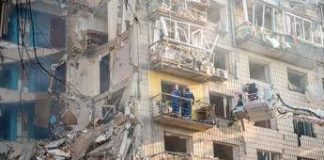 Ucraina, attacco con droni su Kiev. Zelensky: “Due morti e 15 feriti”