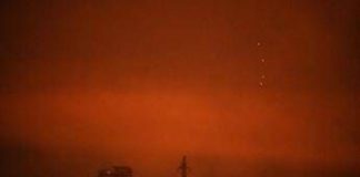 Ucraina, attacco record di missili e droni. Zelensky: “Notte brutale, Russia non vuole fermare la guerra”