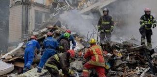 Ucraina, maxi attacco della Russia: 6 morti, anche un bimbo. Zelensky: “Terroristi”