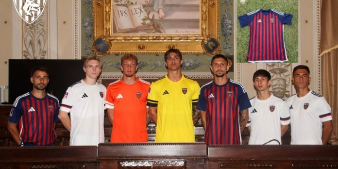 Nuove maglie Cosenza stagione 2025-26