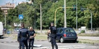 Donna travolta e uccisa da auto rubata a Milano, rintracciati 4 minorenni in campo rom