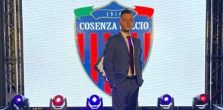 Il Cosenza perde tutti i pezzi: dice basta anche lo storico speaker Piero Tucci Piero Tucci lascia il Cosenza Calcio
