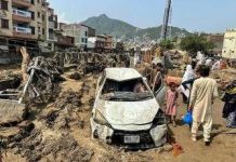 Piogge monsoniche in Pakistan, almeno 320 morti in 48 ore: 600 da inizio stagione