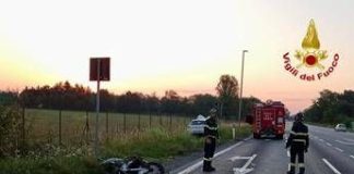 Scontro tra auto e moto nel milanese, un morto e un ferito