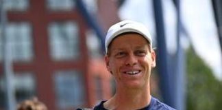 Sinner numero uno anche nel baseball? Risate nel riscaldamento prima della sfida con Popyrin