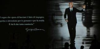 Armani, aperta camera ardente: teatro al buio e un tappeto di lanterne