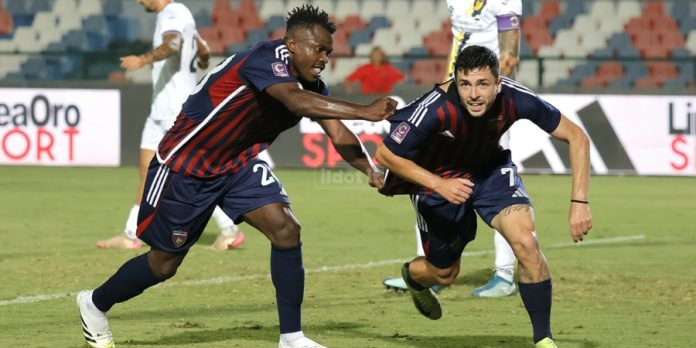 Cannavò al primo gol con la maglia del Cosenza (foto Francesco Farina)