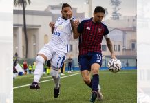 Prosegue il magic moment del Cosenza. Blitz a Siracusa firmato Mazzocchi (0-1) D'Orazio controllato da Guadagni in Siracusa-Cosenza (foto pagina Facebook Siracusa Calcio)