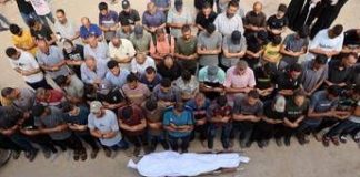 Gaza, nuovi raid: “19 morti”. Media: “Ostaggi potrebbero essere trasferiti nascosti tra sfollati”