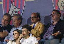 Guarascio (a parole) apre al confronto e alla cessione. Rilancio o disperazione? Guarascio in tribuna vip assiste a Cosenza-Salernitana (foto Michele De Marco)