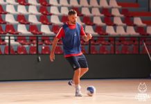 Futsal, la Pirossigeno Cosenza guarda al debutto tra le mura amiche Il capitano rossoblù Paride Marchio in allenamento (foto Michele De Marco)