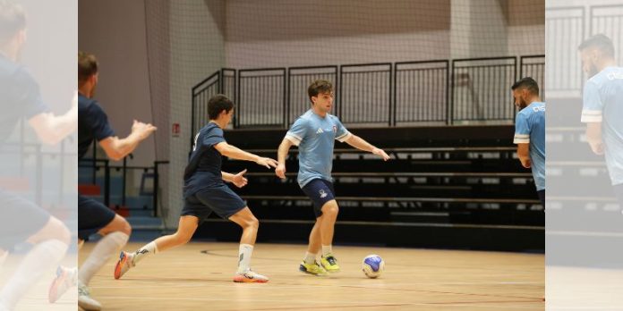 Il laterale rossoblù Alessio Adornato