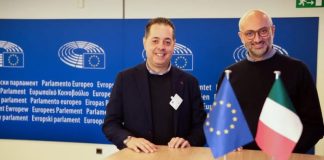 Montalto Uffugo apre l’anno scolastico con una svolta digitale, rivoluzione nei servizi mensa e trasporto In foto il sindaco di Montalto Uffugo, Biagio faragalli e l'assessore alla Pubblica Istruzione, Silvio Ranieri