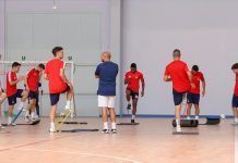 Futsal: la Pirossigeno Cosenza alla vigilia del match di Coppa della Divisione La squadra sul parquet del PalaPirossigeno durante una seduta di allenamento (foto Michele De Marco) (1)