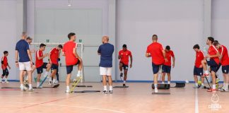 Futsal: la Pirossigeno Cosenza alla vigilia del match di Coppa della Divisione La squadra sul parquet del PalaPirossigeno durante una seduta di allenamento (foto Michele De Marco) (1)