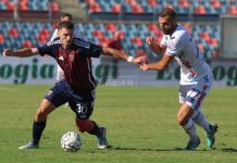 Cosenza-Catania 4-1: il tabellino del match Mazzocchi controllato da Martic in Cosenza-Catania (foto Michele De Marco)