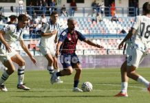 Cosenza, che beffa: Simonetto al 92′ regala la vittoria all’Atalanta U23 Cosenza, che beffa Simonetto al 92' regala la vittoria all'Atalanta U23 (Foto: Francesco Farina)