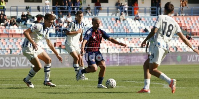 Cosenza, che beffa Simonetto al 92' regala la vittoria all'Atalanta U23 (Foto: Francesco Farina)