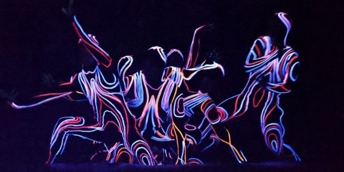 Festival d’Autunno, applausi a scena aperta per “Cosmos” dal pubblico del Politeama di Catanzaro