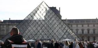 Furto al Louvre, procura Parigi annuncia 5 nuovi arresti