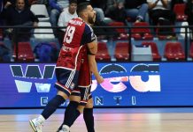 Pirossigeno Cosenza, eccola la prima gioia in campionato! Sonoro 5-2 al Mantova I lupi esultano dopo una rete (foto Michele De Marco)