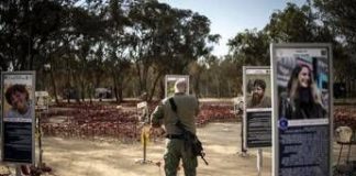 Israele, due anni fa l’attacco del 7/10: cerimonie e manifestazioni per gli ostaggi. Nuovi colloqui in Egitto