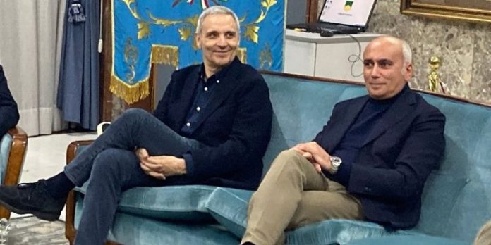 Ottobre di 'Libri in Comune'. Torna a Cosenza lo scrittore napoletano Maurizio De Giovanni