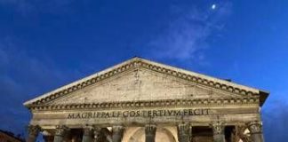 Roma, cade dal muro del Pantheon: morto turista giapponese