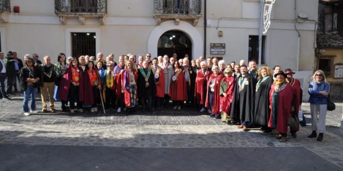 Il 7 novembre La Confraternita Enogastronomica della “Pignata” in visita a Crucoli