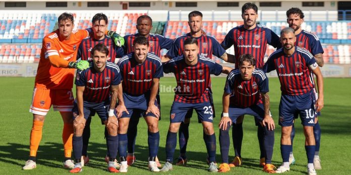Il Cosenza sceso in campo con il Potenza (foto Michele De Marco)