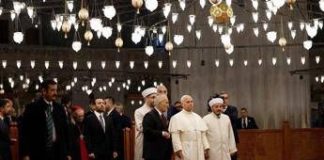 Il Papa alla Moschea Blu di Istanbul
