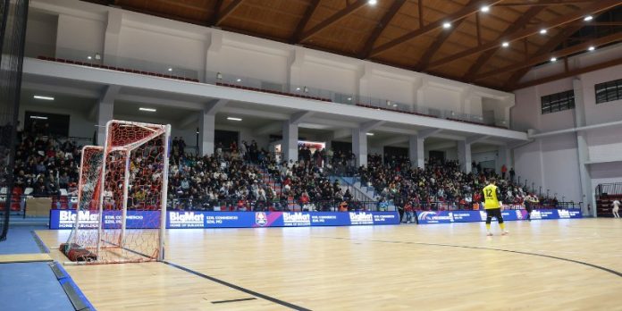 Il pubblico del PalaPirossigeno (foto Michele De Marco)