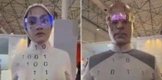 Iran svela i suoi robot, sono due persone mascherate…