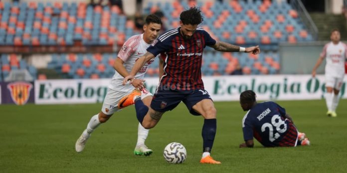 Ricciardi durante Cosenza-Benevento (foto Francesco Farina)