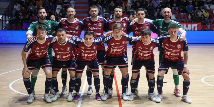 Una formazione della Pirossigeno Cosenza (foto Michele De Marco)