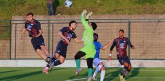 Prima Categoria: la Luzzese (in 10) batte 2-1 in rimonta la Soccer Montalto Un momento di Luzzese-Soccer Montalto (foto da pagina Facebook Soccer Montalto)