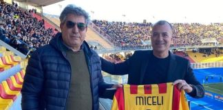 Morte di Carmelo Miceli, domani il Lecce giocherà con il lutto al braccio Carmelo Miceli e il presidente del Lecce Sticchi Damiani